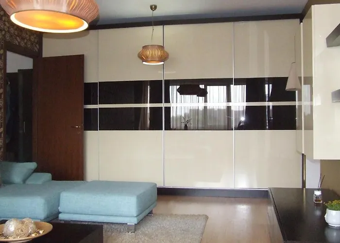 Family Retreat Politehnica Park Бухарест