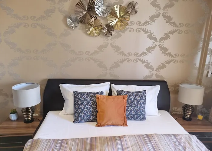 Family Retreat Politehnica Park Бухарест